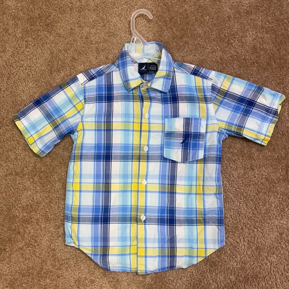Nautica boys button down short sleeve shirt size 6